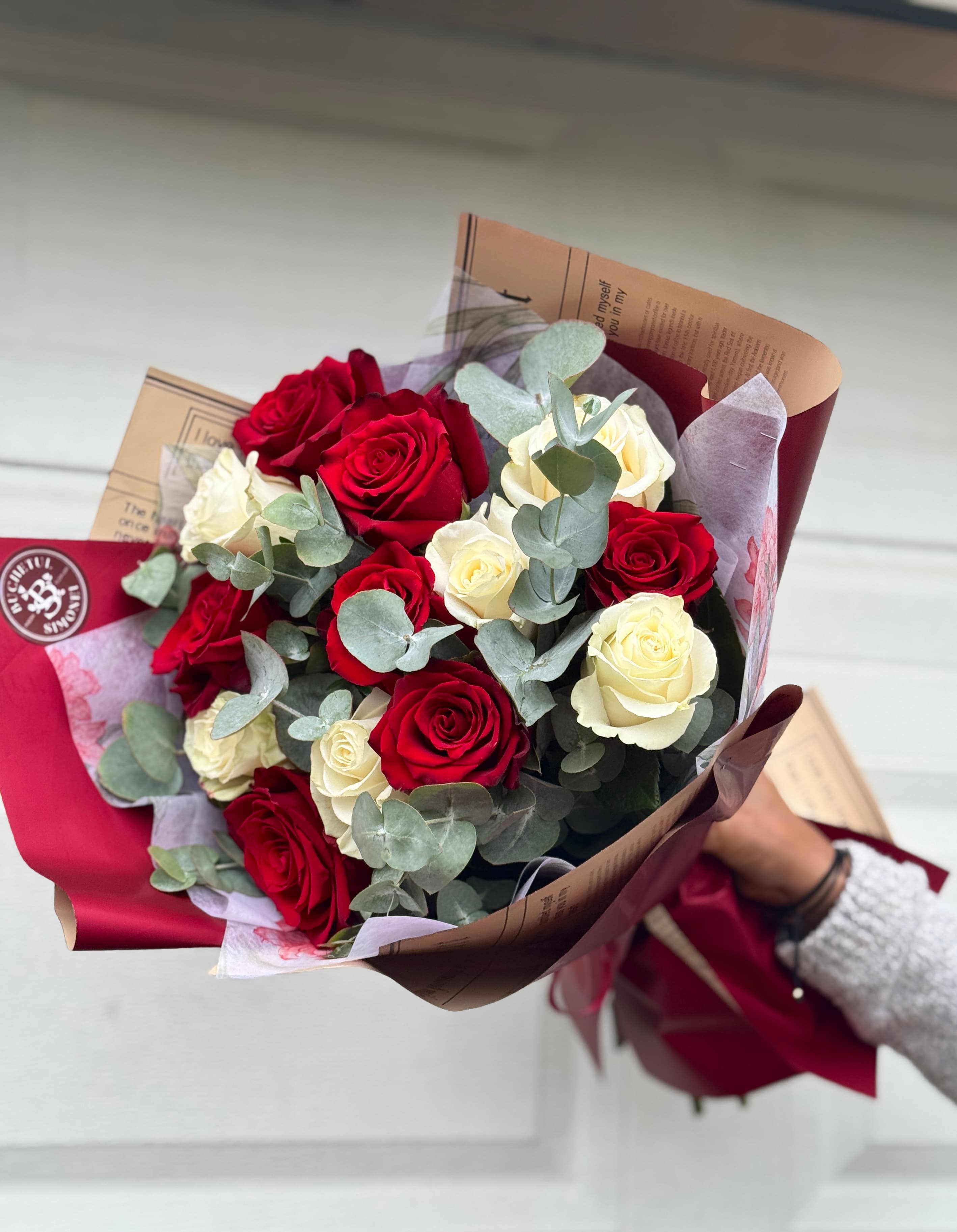 Red and white roses bqt